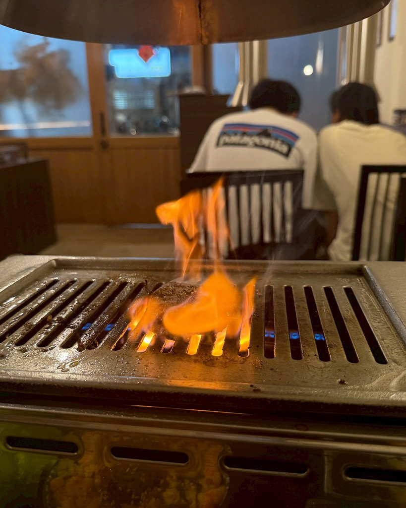 高雄燒肉推薦｜鐵人燒肉氛圍滿分｜精緻和牛盛合套餐｜日本A5和