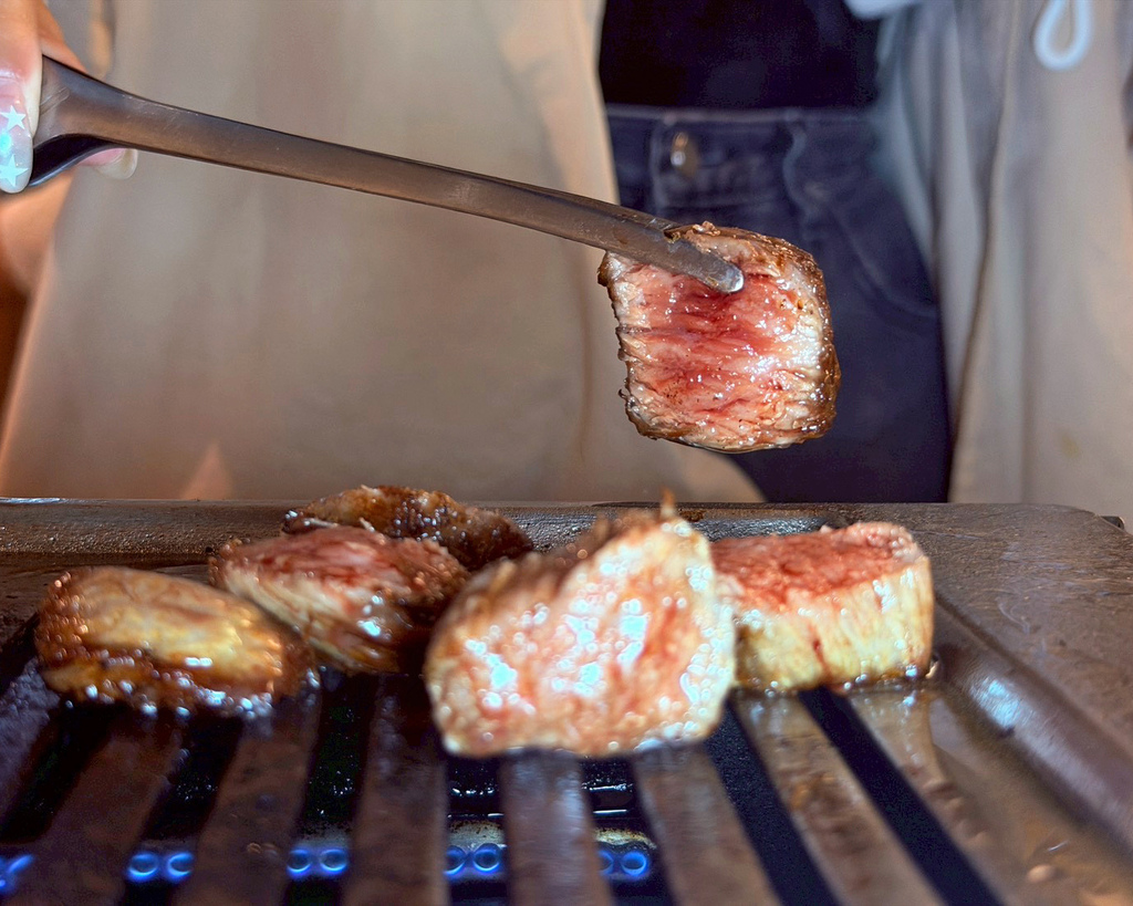 高雄燒肉推薦｜鐵人燒肉氛圍滿分｜精緻和牛盛合套餐｜日本A5和