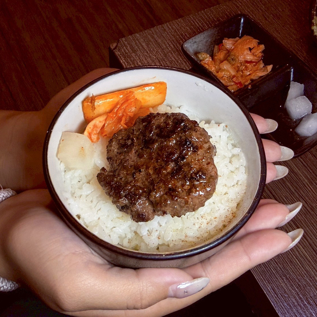 高雄燒肉推薦｜鐵人燒肉氛圍滿分｜精緻和牛盛合套餐｜日本A5和