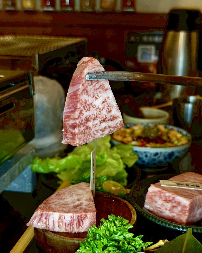 高雄燒肉推薦｜鐵人燒肉氛圍滿分｜精緻和牛盛合套餐｜日本A5和