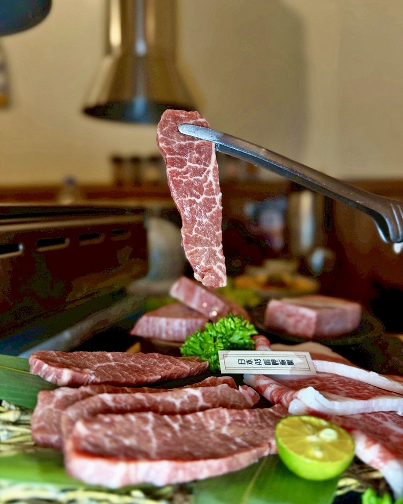 高雄燒肉推薦｜鐵人燒肉氛圍滿分｜精緻和牛盛合套餐｜日本A5和