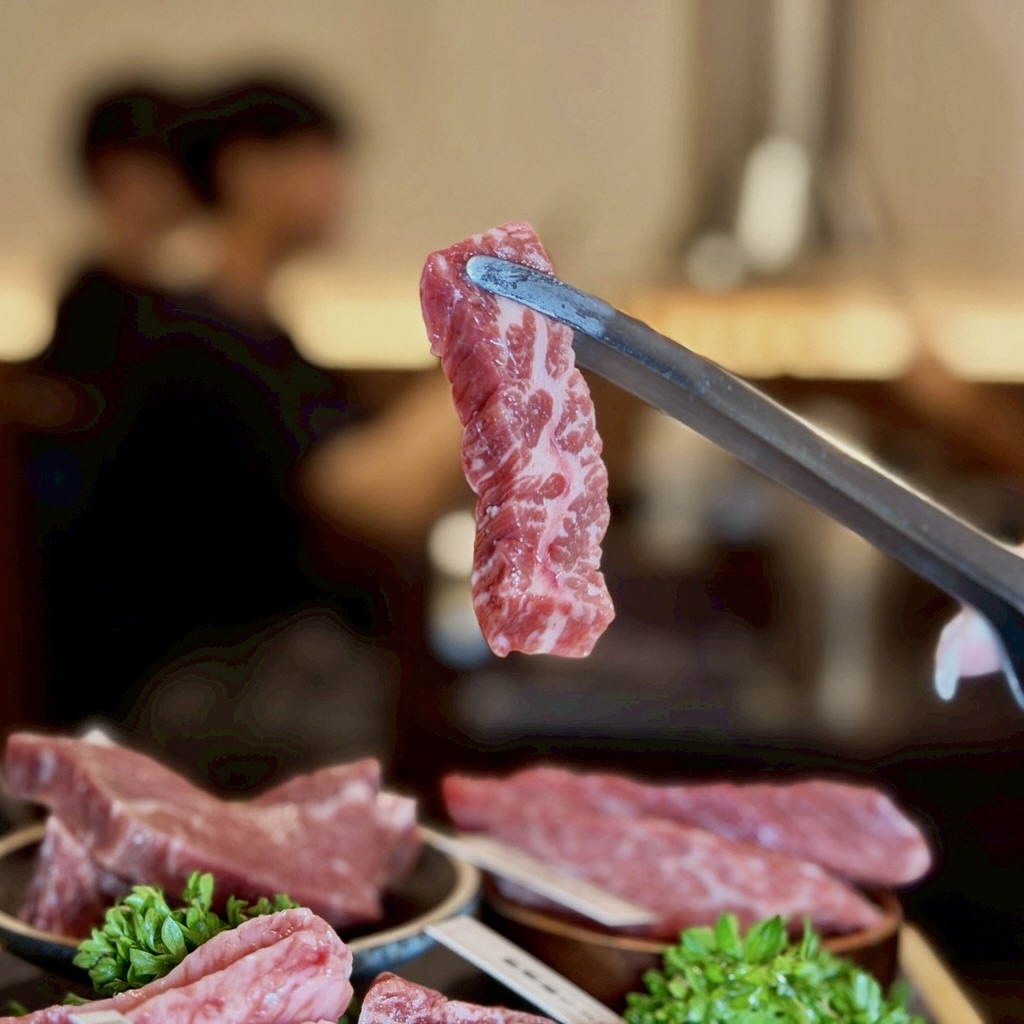 高雄燒肉推薦｜鐵人燒肉氛圍滿分｜精緻和牛盛合套餐｜日本A5和