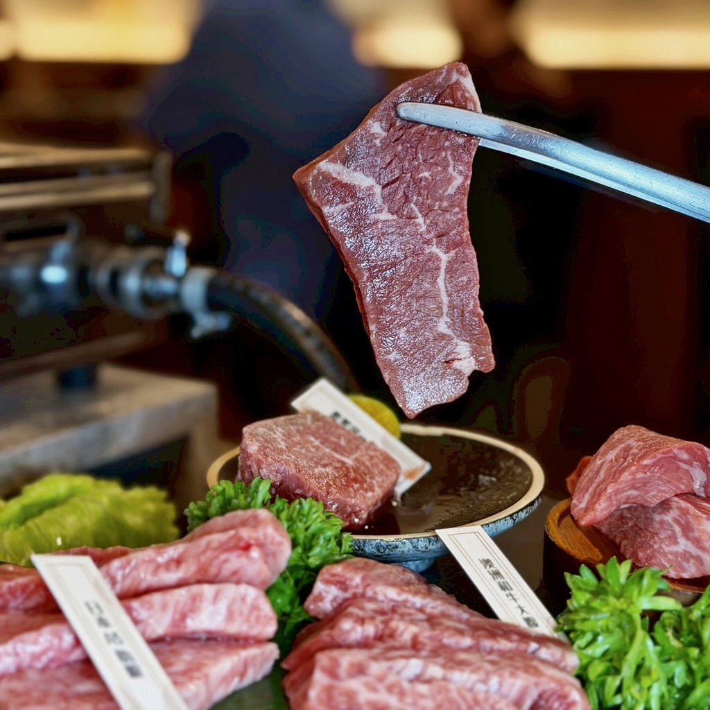 高雄燒肉推薦｜鐵人燒肉氛圍滿分｜精緻和牛盛合套餐｜日本A5和