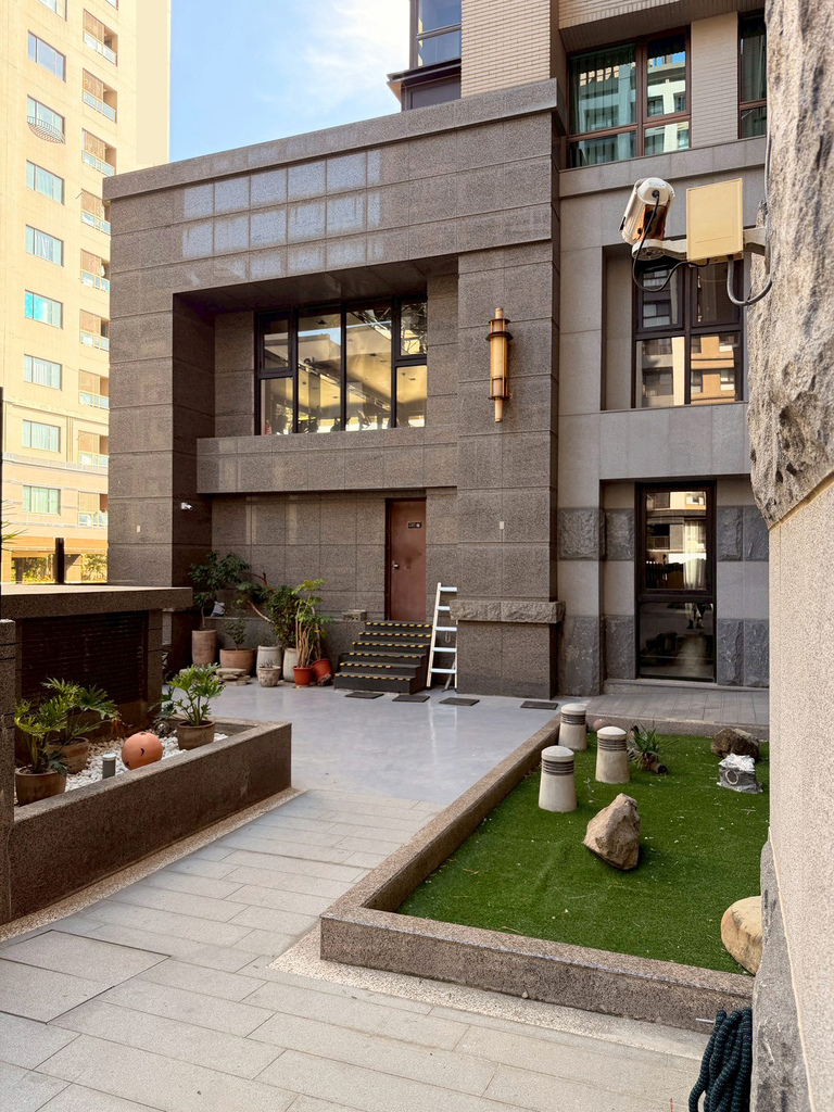 高雄監視器推薦│藏鋒科技監視器│居家安全升級│停車場不再有死 高雄監視器推薦│藏鋒科技監視器│居家安全升級│停車場不再有死