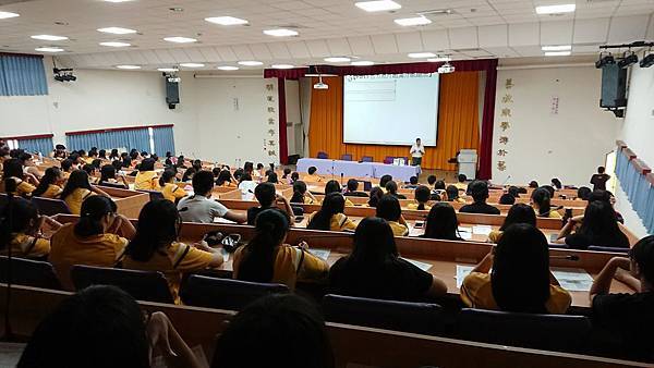 [資訊] 零確診!郭易英文5月公益醫護方案/(已滿!)