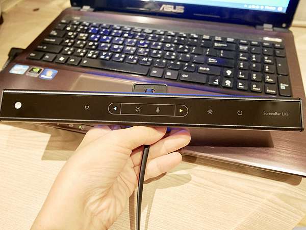 智能補光 不會反光 攜帶方便 Benq Wit Screenbar Lite 筆電智能掛燈 吉先生與吉太太的吉霸婚生活 痞客邦 智能補光 不會反光 攜帶方便 Benq Wit Screenbar Lite 筆電智能掛燈 吉先生與吉太太的吉霸婚生活 痞客邦