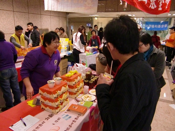 北歐先生在宏碁大樓管委會義賣活動