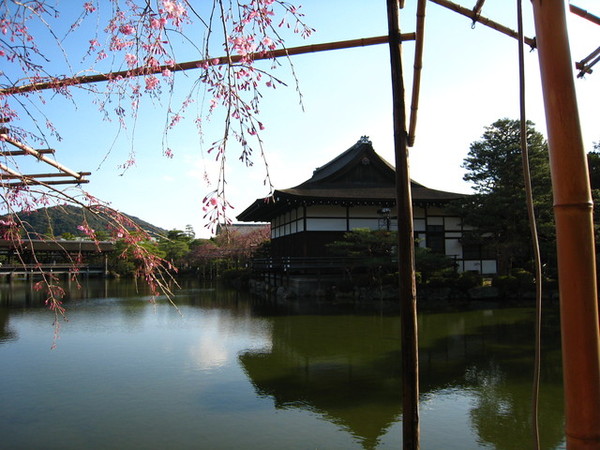 東神苑栖鳳池畔尚美館