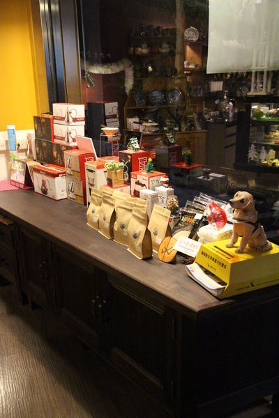 費奧納咖啡(光華店)：{高雄}Cafe' Fiona費奧納咖啡!結合Food &amp; Beverage的人文書香空間