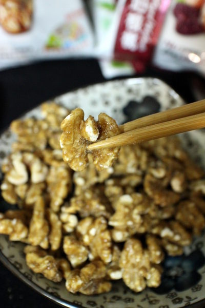 萬歲牌核桃:{宅配美食}萬歲牌堅果-核桃!~南棗琥珀核桃和薄鹽烘焙核桃!滿滿堅果健康新選擇 萬歲牌核桃:{宅配美食}萬歲牌堅果-核桃!~南棗琥珀核桃和薄鹽烘焙核桃!滿滿堅果健康新選擇