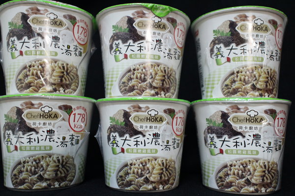 Chef HöKA荷卡廚坊義大利濃湯麵:{宅配美食}荷卡廚坊義大利松露嫩雞風味濃湯麵~少熱量、不油膩~LIGHT~也能好享受! Chef HöKA荷卡廚坊義大利濃湯麵:{宅配美食}荷卡廚坊義大利松露嫩雞風味濃湯麵~少熱量、不油膩~LIGHT~也能好享受!