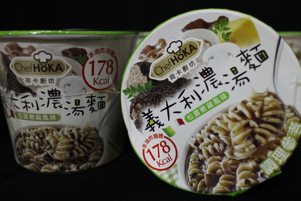Chef HöKA荷卡廚坊義大利濃湯麵:{宅配美食}荷卡廚坊義大利松露嫩雞風味濃湯麵~少熱量、不油膩~LIGHT~也能好享受! Chef HöKA荷卡廚坊義大利濃湯麵:{宅配美食}荷卡廚坊義大利松露嫩雞風味濃湯麵~少熱量、不油膩~LIGHT~也能好享受!