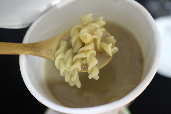 Chef HöKA荷卡廚坊義大利濃湯麵:{宅配美食}荷卡廚坊義大利松露嫩雞風味濃湯麵~少熱量、不油膩~LIGHT~也能好享受! Chef HöKA荷卡廚坊義大利濃湯麵:{宅配美食}荷卡廚坊義大利松露嫩雞風味濃湯麵~少熱量、不油膩~LIGHT~也能好享受!