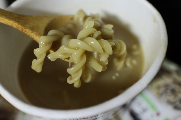 Chef HöKA荷卡廚坊義大利濃湯麵:{宅配美食}荷卡廚坊義大利松露嫩雞風味濃湯麵~少熱量、不油膩~LIGHT~也能好享受! Chef HöKA荷卡廚坊義大利濃湯麵:{宅配美食}荷卡廚坊義大利松露嫩雞風味濃湯麵~少熱量、不油膩~LIGHT~也能好享受!