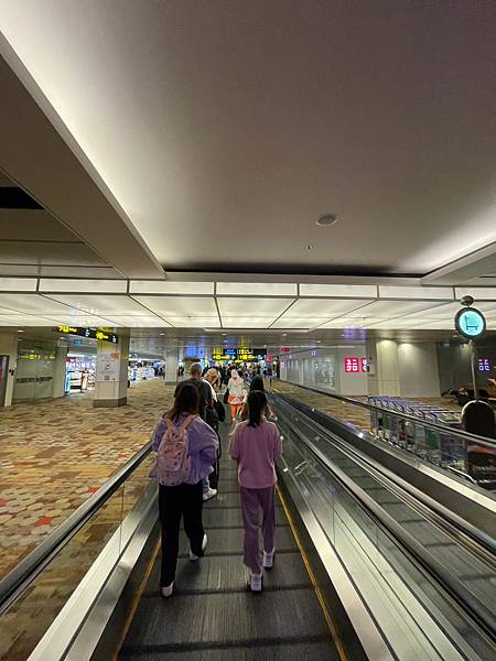 [分享] 清晨的新加坡樟宜機場與出入境心得