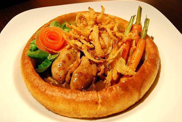 toad in the hole 蟾蜍躲在洞里的美味
