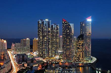 Haeundae_We've_the_Zenith_and_I'Park_Marina_in_Busan,_South_Korea.jpg