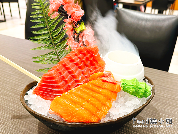 東街日本料理的鮭魚刺身＋鮪魚刺身