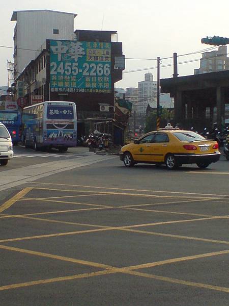 延伸到基隆港西四碼頭的軌道