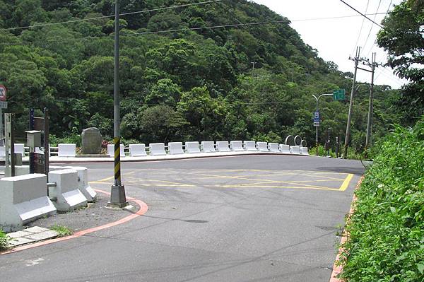 往貓空的路口 草湳橋 往貓空的路口 草湳橋