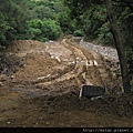 往剪刀石山山腰的步道施工中