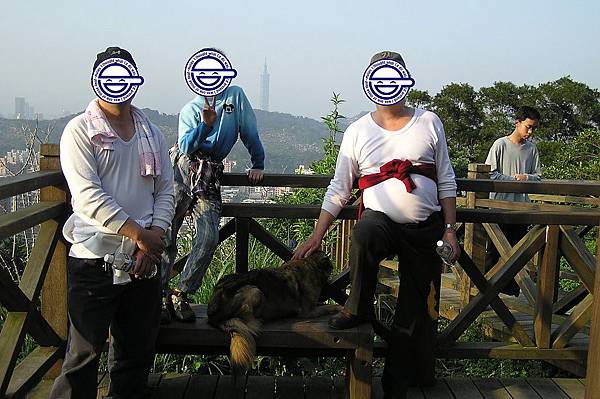 和更多家人一起爬仙跡岩