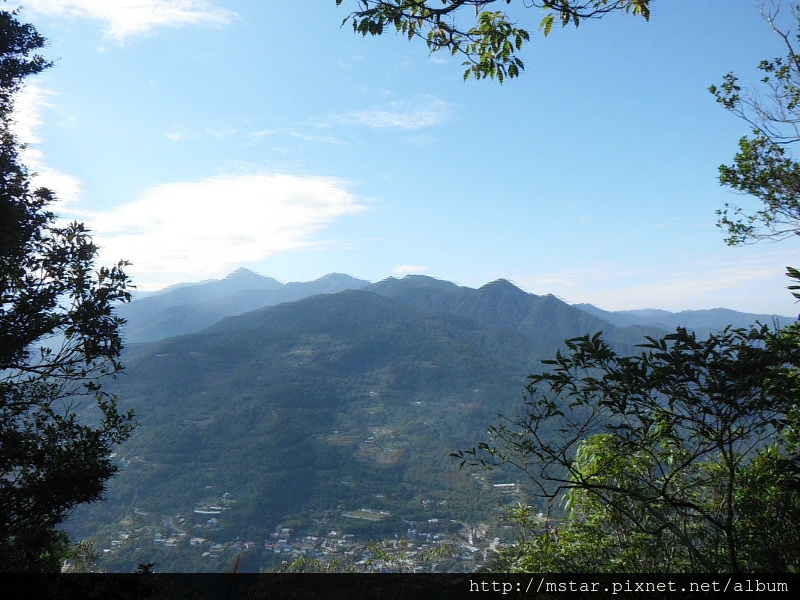 美鹿山、拔刀爾山、卡保山