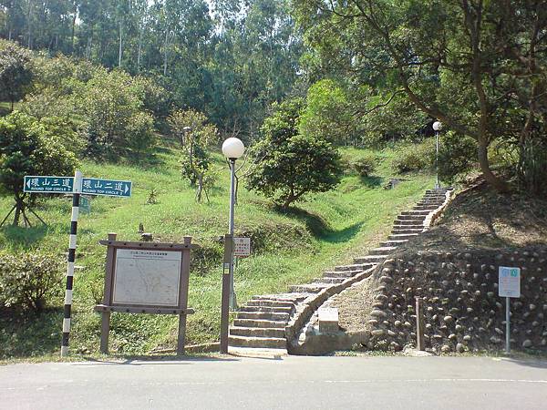 繼續往樟山寺 (茶路步道)