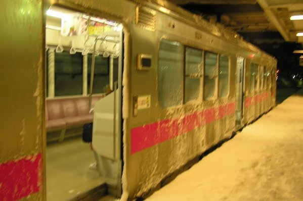 雪天裏跑了一趟的普通電車 雪天裏跑了一趟的普通電車