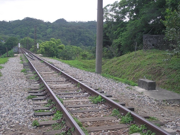 舊山線 通往新魚藤坪橋 舊山線 通往新魚藤坪橋