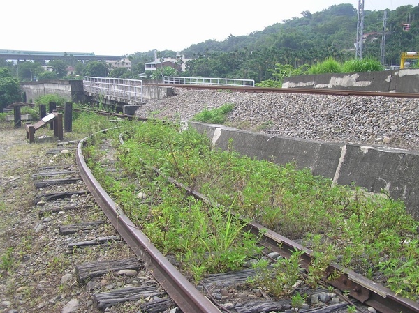 被地震扭彎的集集線軌道 被地震扭彎的集集線軌道