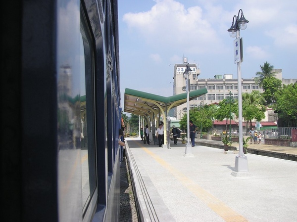 開出集集車站 開出集集車站
