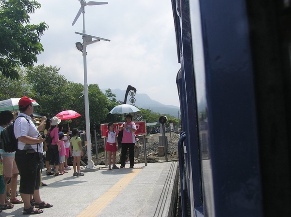 開出集集車站 開出集集車站