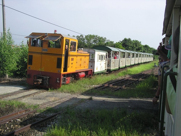 與折返的列車會車