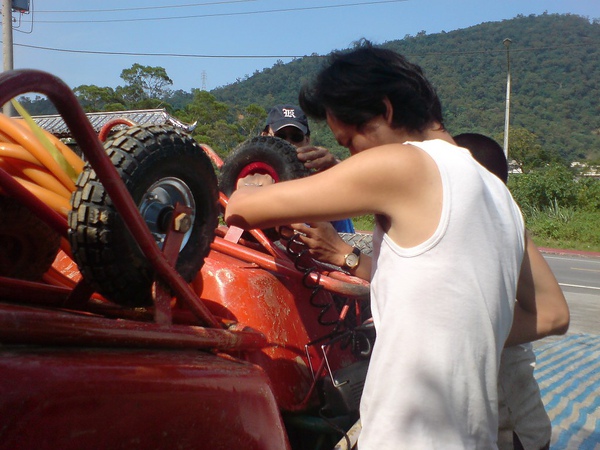 把手推車車輪的氣打飽