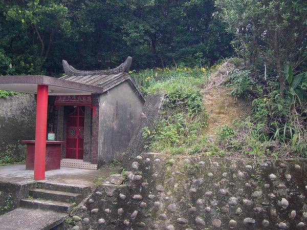 小廟後開始上山 小廟後開始上山