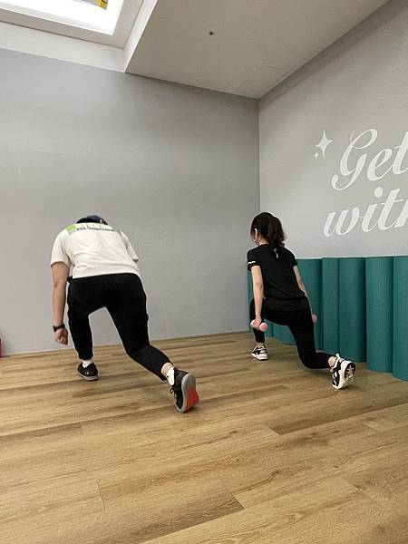 【板橋健身房－對蛙練】肌力燃脂團體課程，教練上完立馬瘦一圈！