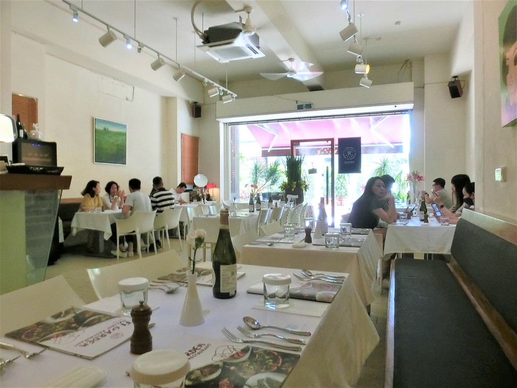 【台中西屯美食】菲菲花園義式餐廳，提供高級西式排餐、義式料理、進口佐餐酒，台中父親節餐廳首選推薦！