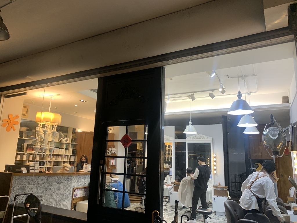 【in circle台北本舖店】台北中山站髮廊推薦，洗剪燙染護，美髮專業頂級產品及技術，髮質柔順心情更美麗！