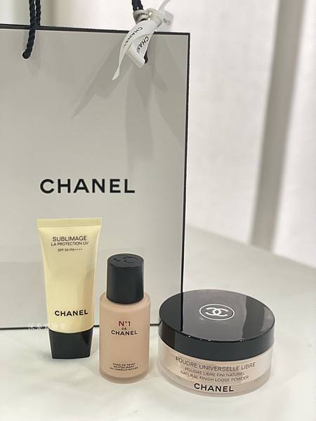 CHANEL彩妝 香奈兒 彩妝推薦 香奈兒1號紅色山茶花活能粉底液 CHANEL彩妝 香奈兒 彩妝推薦 香奈兒1號紅色山茶花活能粉底液