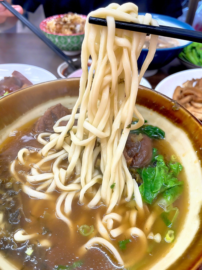 【雲林土庫美食】懷舊好滋味:張家牛肉麵的傳承與創新,30年不 【雲林土庫美食】懷舊好滋味:張家牛肉麵的傳承與創新,30年不