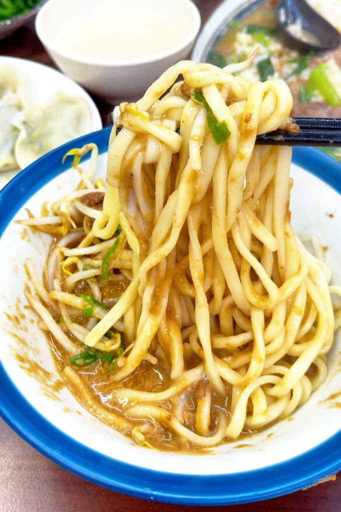 【雲林土庫美食】懷舊好滋味:張家牛肉麵的傳承與創新,30年不 【雲林土庫美食】懷舊好滋味:張家牛肉麵的傳承與創新,30年不