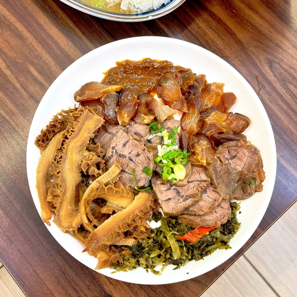 【雲林土庫美食】懷舊好滋味:張家牛肉麵的傳承與創新,30年不 【雲林土庫美食】懷舊好滋味:張家牛肉麵的傳承與創新,30年不