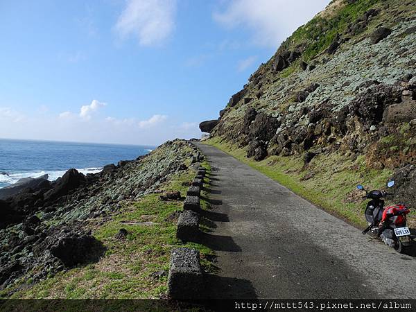 天然海灣與山巒起伏，構成美不勝收的奇幻海島 (3).JPG