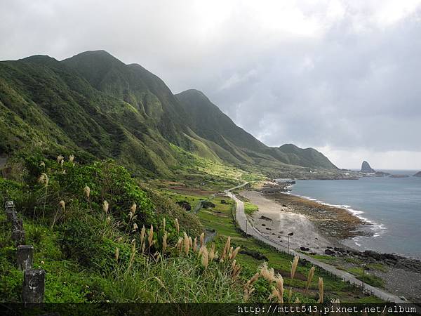 天然海灣與山巒起伏，構成美不勝收的奇幻海島 (7).JPG