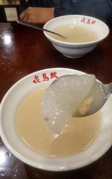 🍜三峽在地人推薦-掛著茂春中藥行招牌的必吃美食「焱馬號老虎麵