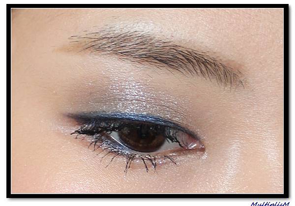 GLITTER EYE3.jpg