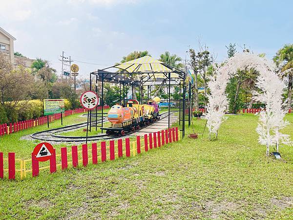 ★彰化●哈比雪兒親子餐廳＊有大草皮遊戲區、小火車、餵魚區，不