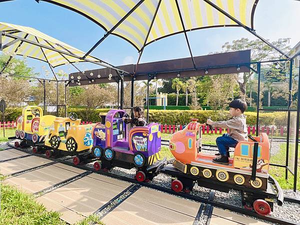 ★彰化●哈比雪兒親子餐廳*有大草皮遊戲區、小火車、餵魚區,不 ★彰化●哈比雪兒親子餐廳*有大草皮遊戲區、小火車、餵魚區,不