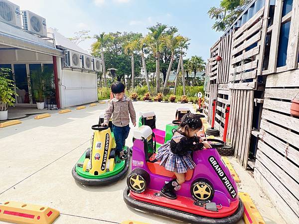 ★彰化●哈比雪兒親子餐廳*有大草皮遊戲區、小火車、餵魚區,不 ★彰化●哈比雪兒親子餐廳*有大草皮遊戲區、小火車、餵魚區,不